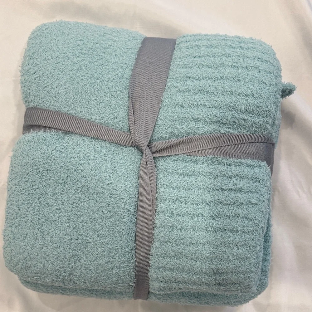 NWT Better Homes and Gardens Cozy Knit 6 ft Throw—Aqua - Picture 7 of 7
